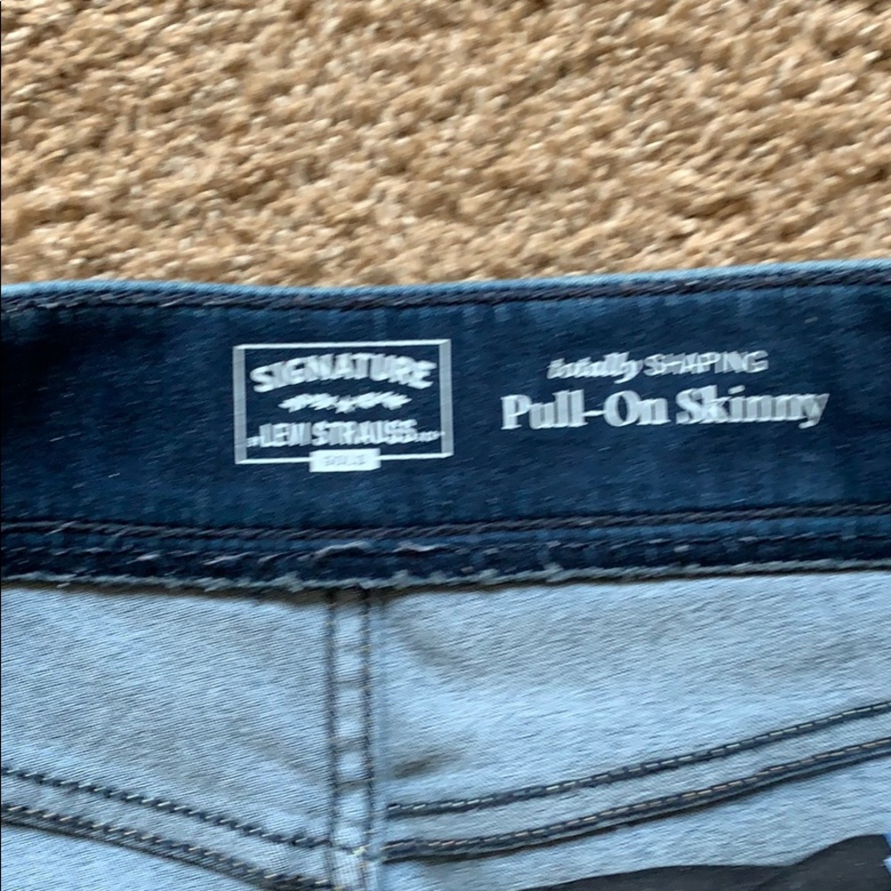 Levi’s signature Total Shaping Pull on Skinny